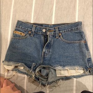 LEVIS authentic levi’s short shorts. Size Small